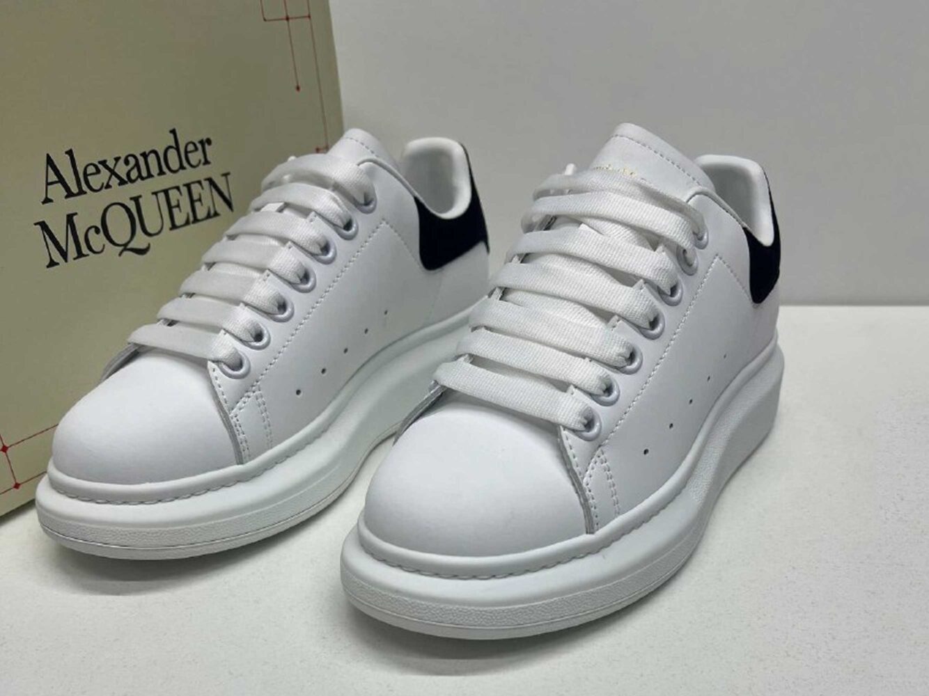 alexander mcqueen white black купить