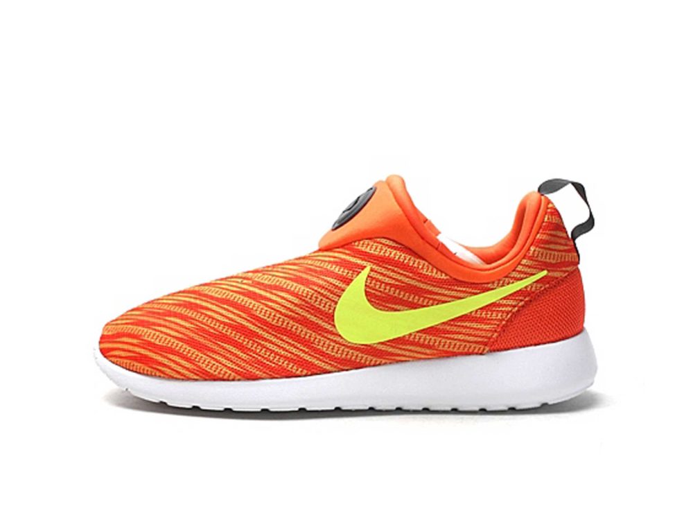 Orange nike. Nike Roshe Run Orange. Nike Roshe Run Slip on. Оранжевые найки. Кроссовки найк оранжевые.