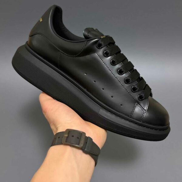 alexander mcqueen sneaker in black 553761WHGP01000