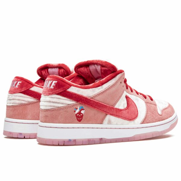 nike dunk sb low pro strangelove CT2552_800