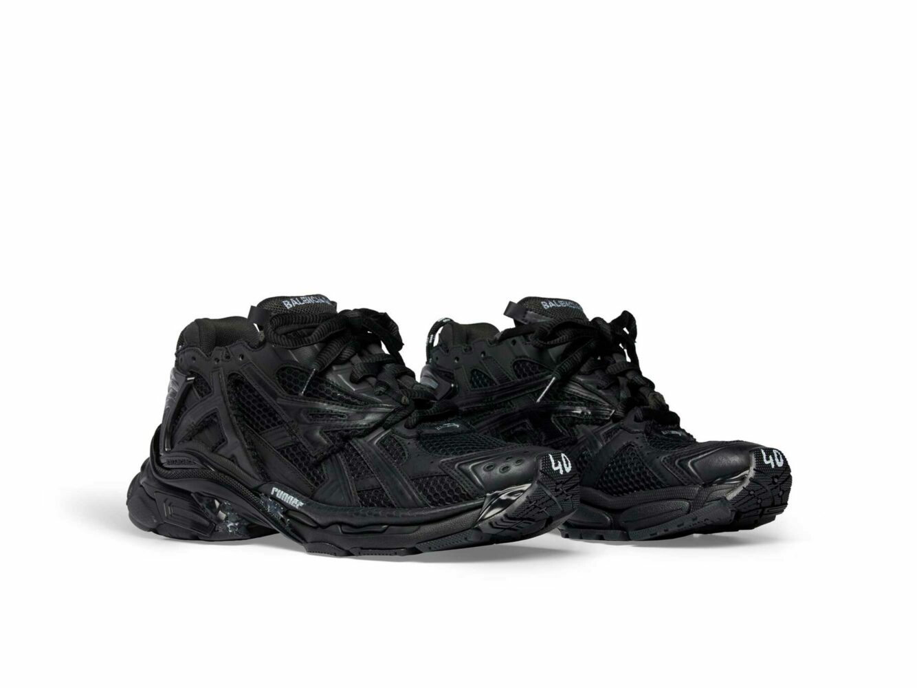 balenciaga men's runner sneaker in black 677403W3RBT1000 купить