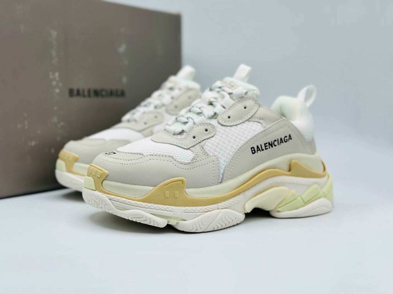 balenciaga triple S sneaker in white 524036W2CA19000 купить