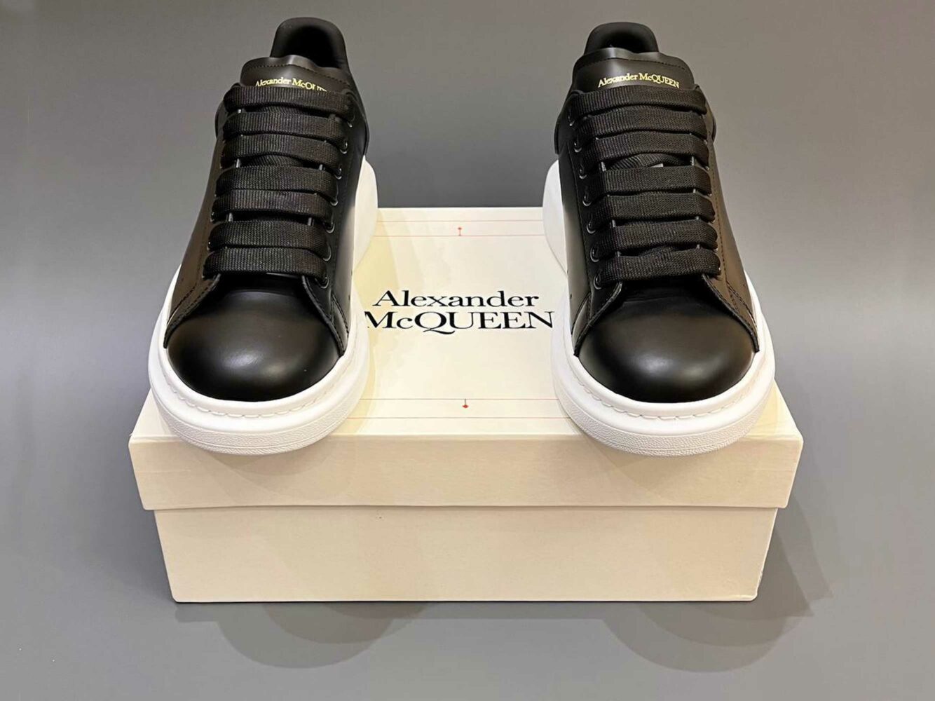 alexander mcqueen sneaker in black 553680WHGP51000 купить
