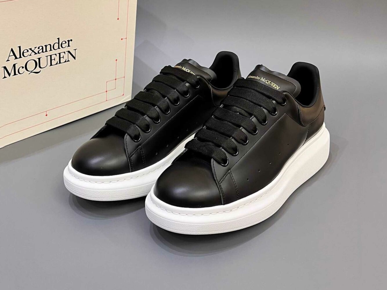 alexander mcqueen sneaker in black 553680WHGP51000 купить
