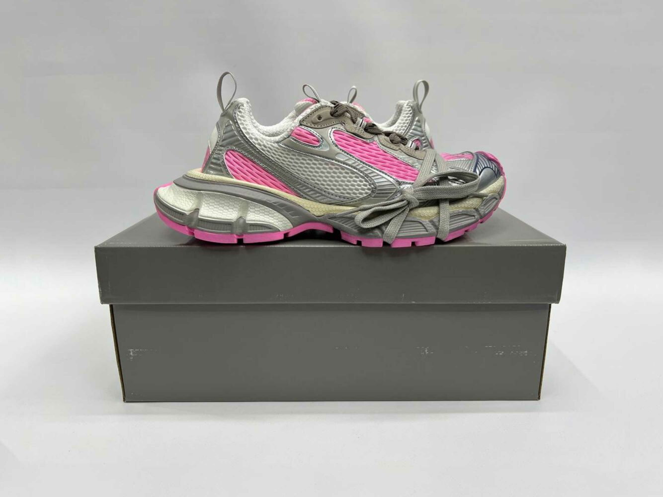 balenciaga 3XL sneaker in white grey pink 734731W3XL59050 купить