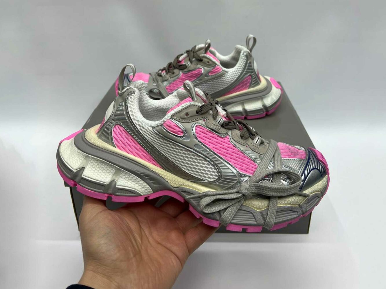 balenciaga 3XL sneaker in white grey pink 734731W3XL59050 купить