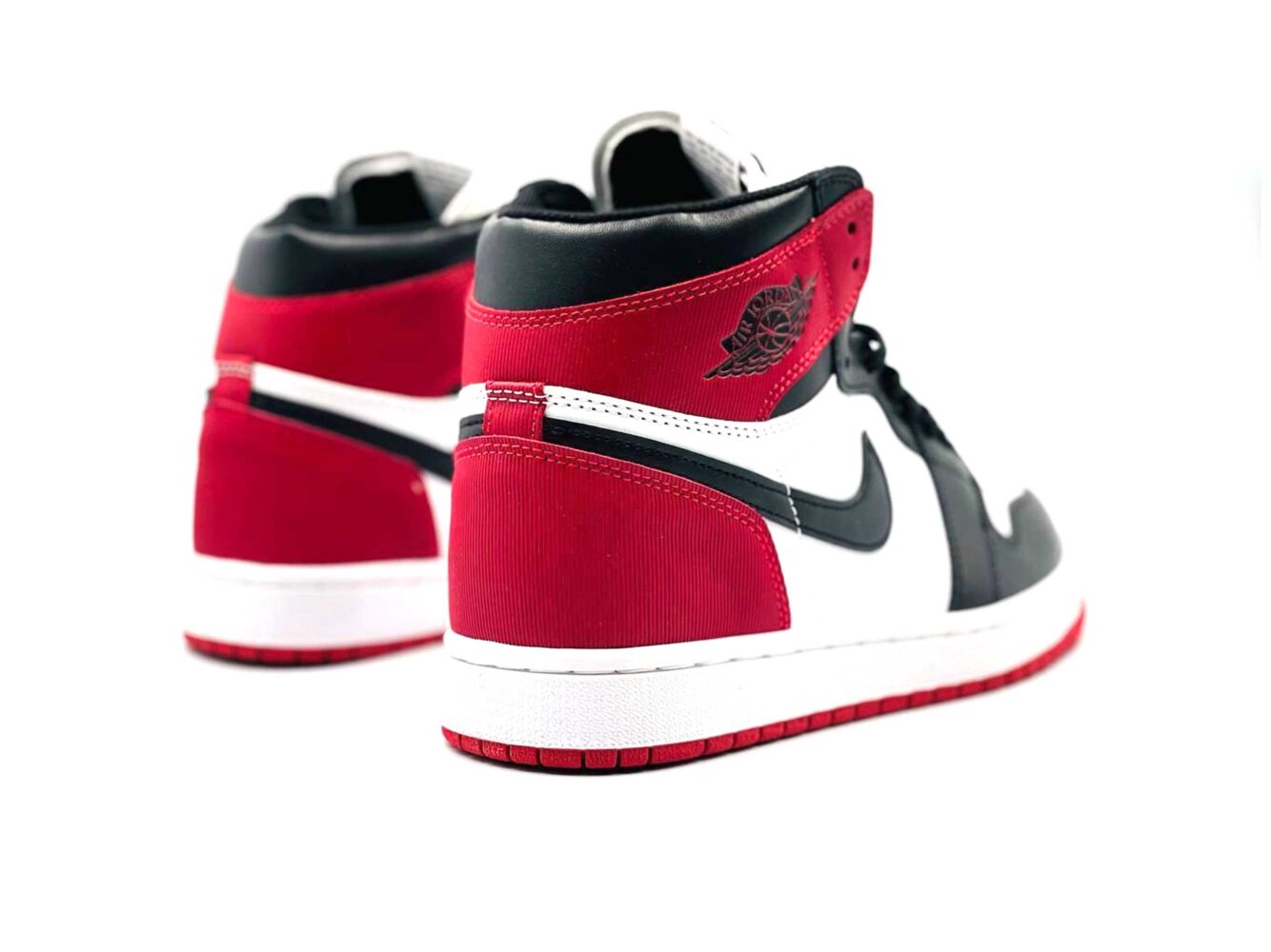 Nike Air Jordan 1 High Satin Black Toe Winter купить