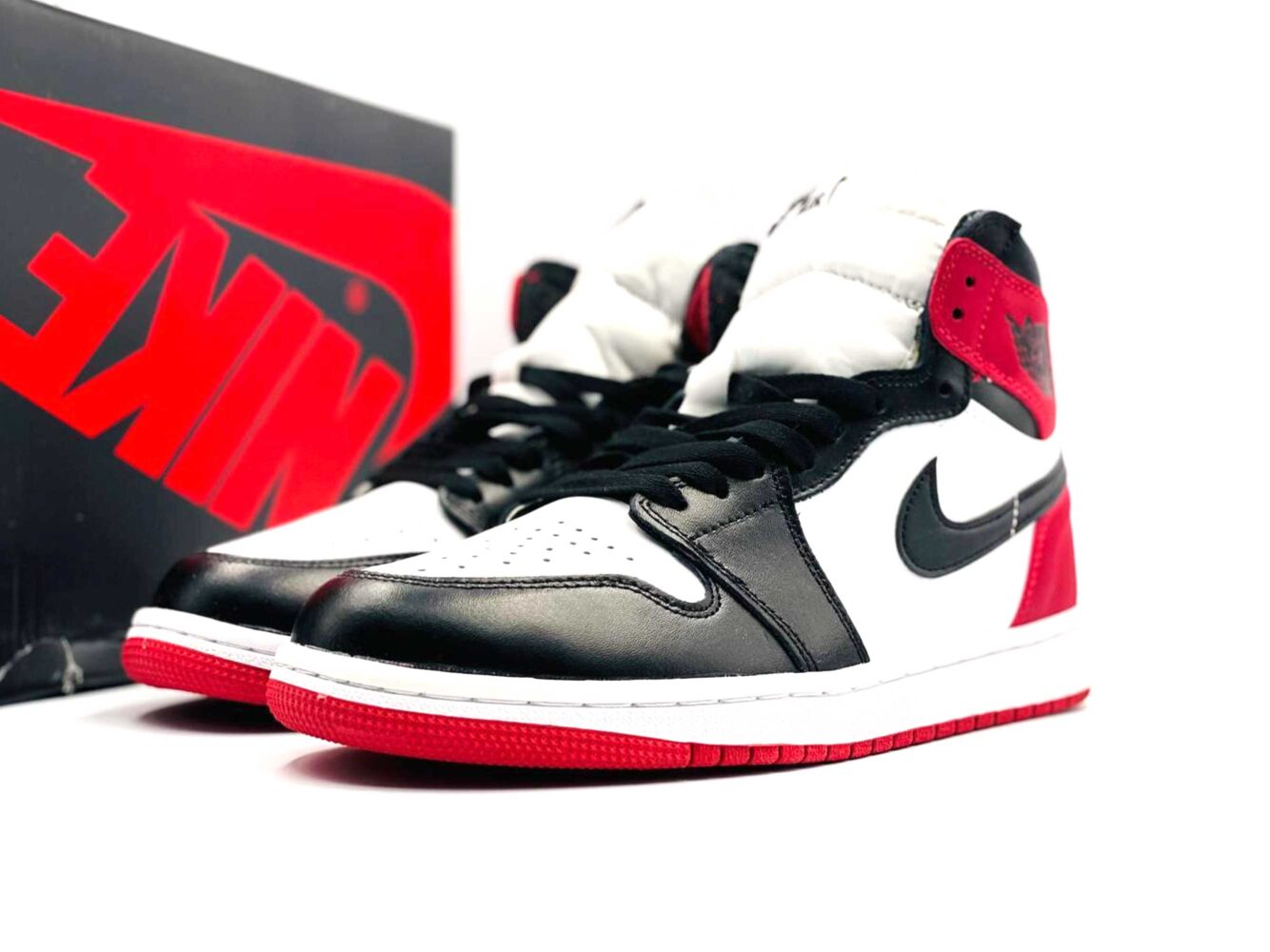 Nike Air Jordan 1 High Satin Black Toe Winter купить